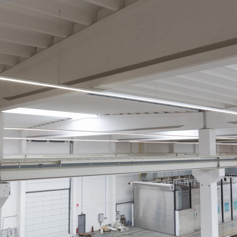 Verlichtingslijnen Trilux E-Line donkerder